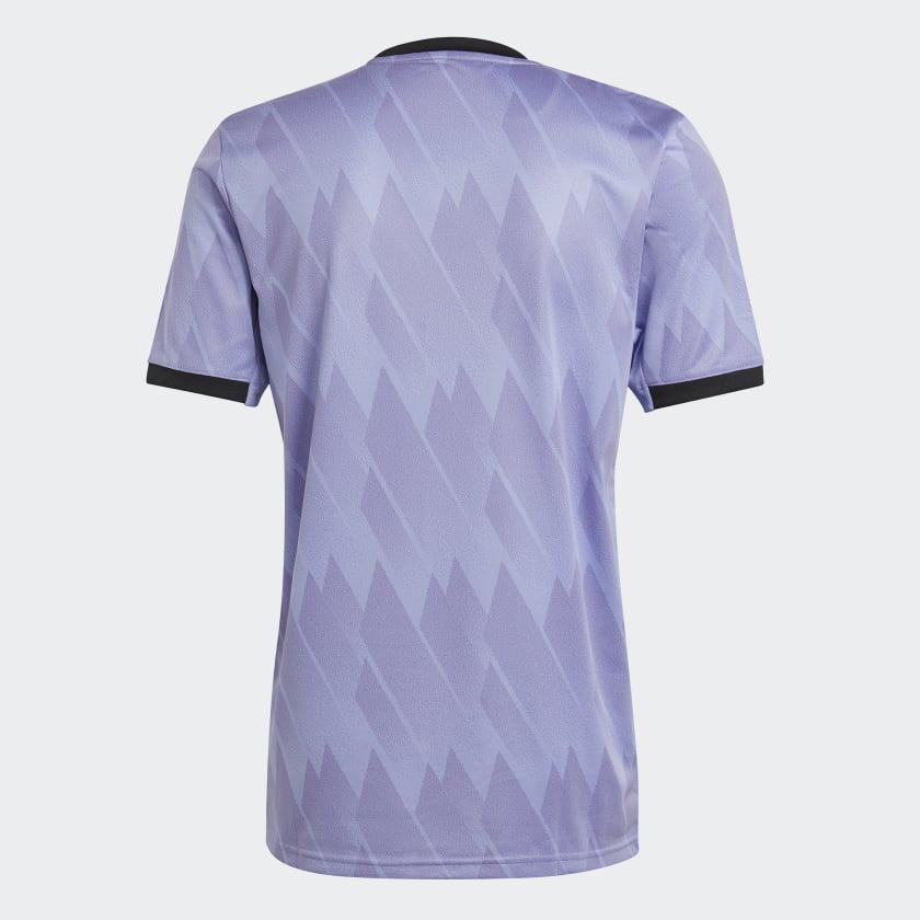 Achterkant nieuwe uitshirt Real Madrid 2022/2023