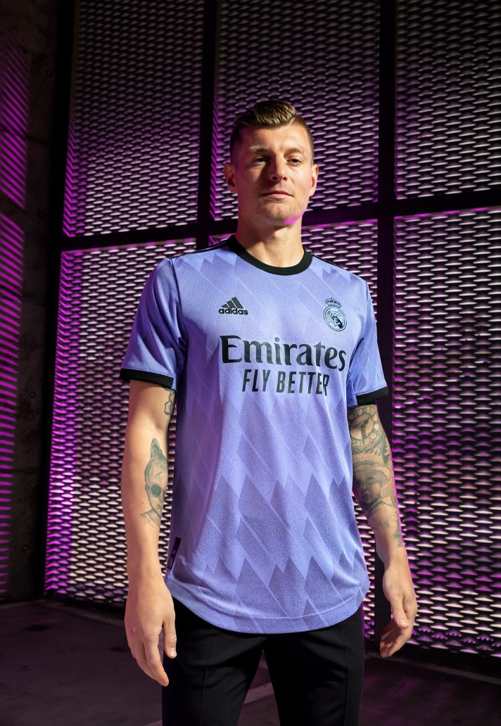 Kroos in nieuwe uitshirt Real Madrid 2022/2023