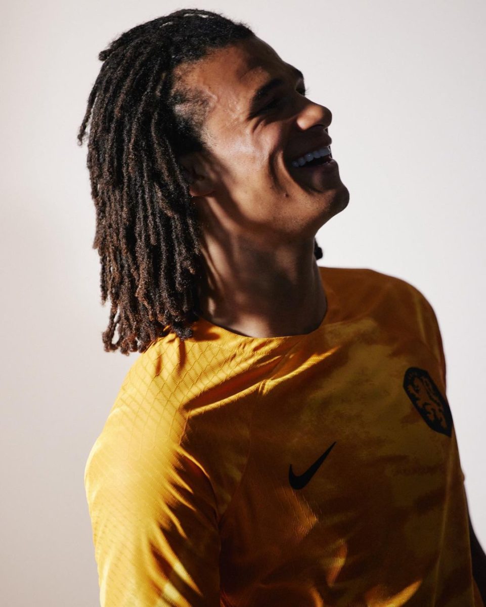 Nathan Aké in nieuwe thuisshirt van Nederland